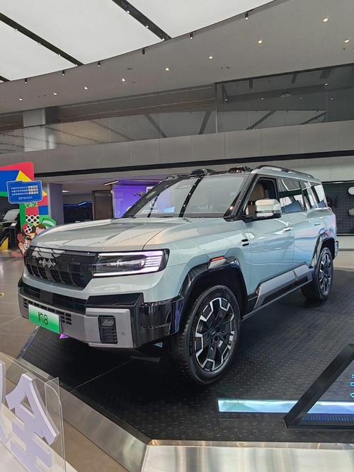 成都208比亚迪方程豹硬派越野的爆款，英菲尼迪35周年与你共成长